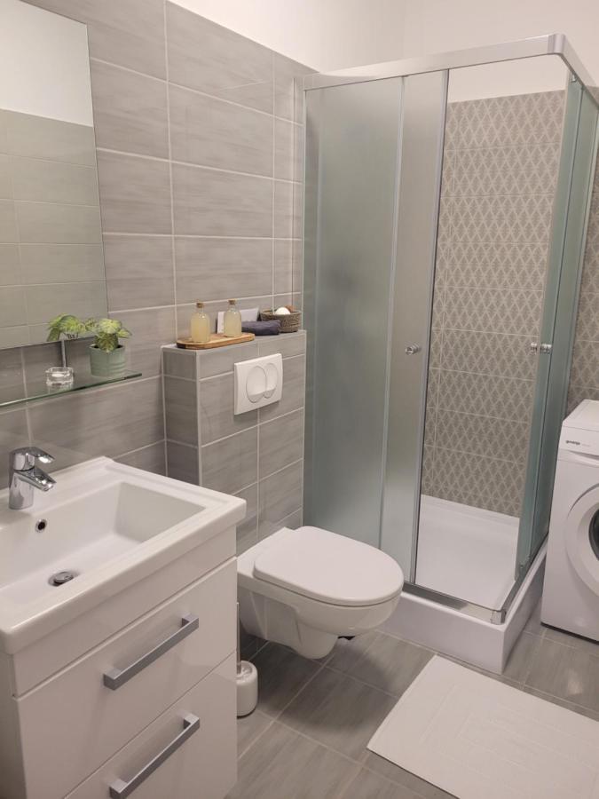 Rose Apartment เปตช์ ภายนอก รูปภาพ